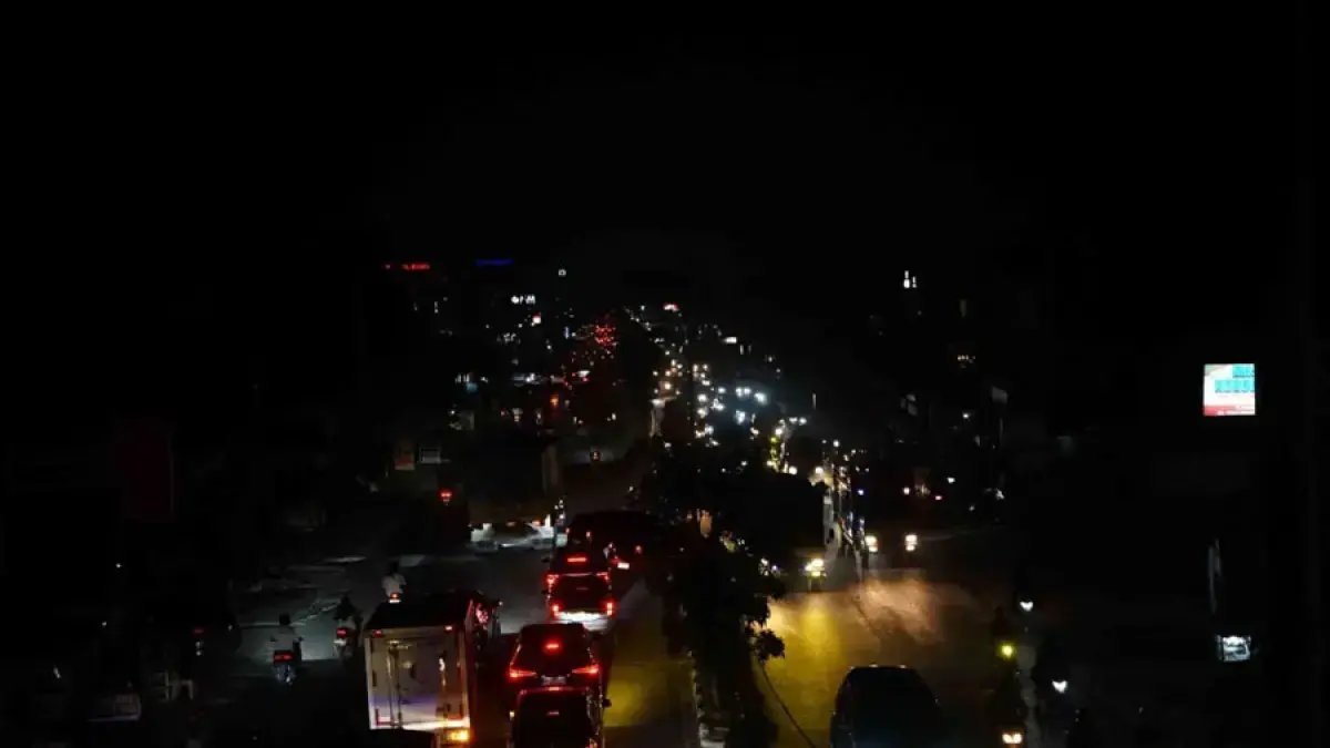 Kondisi listrik padam di Jalan Soebrantas Panam Pekanbaru, Jumat (22/5/2026).(EVAN GUNANZAR/RIAUPOS.CO)