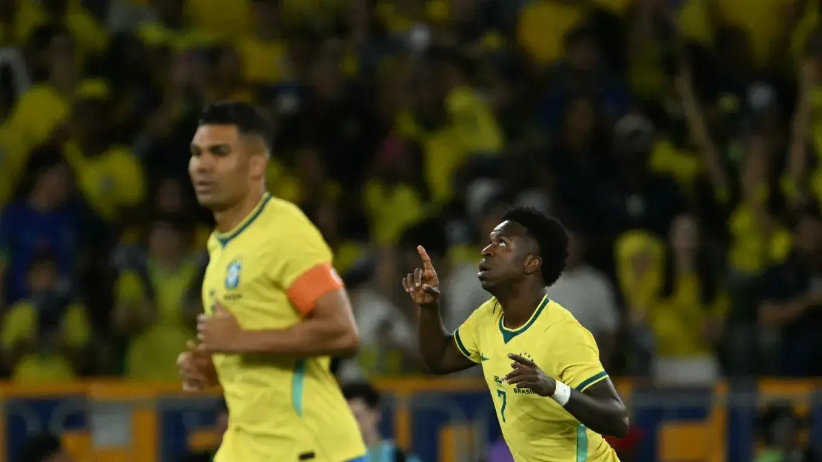 Penyerang sayap tim nasional Brasil Vinicius Junior (kanan) merayakan golnya ke gawang Panama dalam laga persahabatan internasional jelang putaran final Piala Dunia 2026 di Stadion Maracana, Rio de Janeiro, Brasil, Minggu (31/5/2026) waktu setempat. ANTARA/AFP/Mauro Pimentel