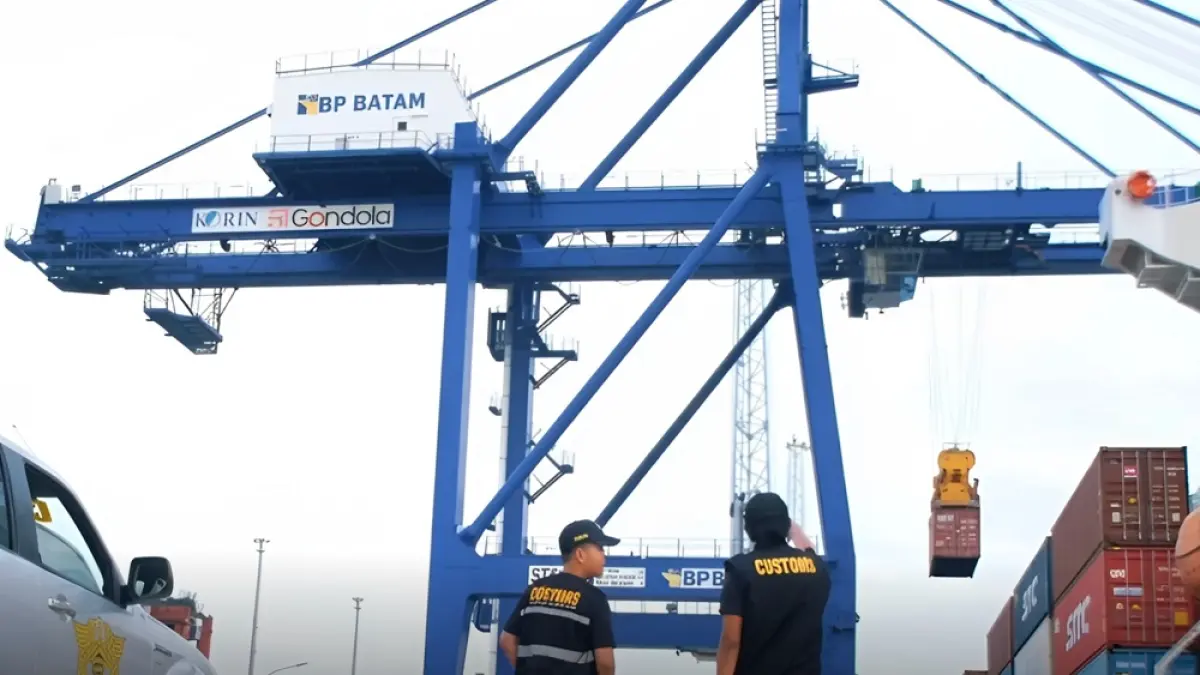 Aktivitas ekspor-impor di Pelabuhan Batam yang didukung program Authorized Economic Operator (AEO) untuk mempercepat layanan kepabeanan. (Istimewa)