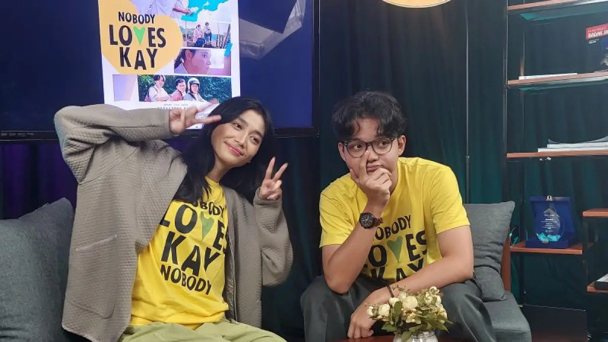 Aktor film "Nobody Loves Kay", Bima Azriel (kanan) bersama mantan anggota JKT48 Nurhayati (kiri) saat berkunjung ke ANTARA Heritage Center di Jakarta Pusat, Selasa (26/5/2026). ANTARA/Adimas Raditya