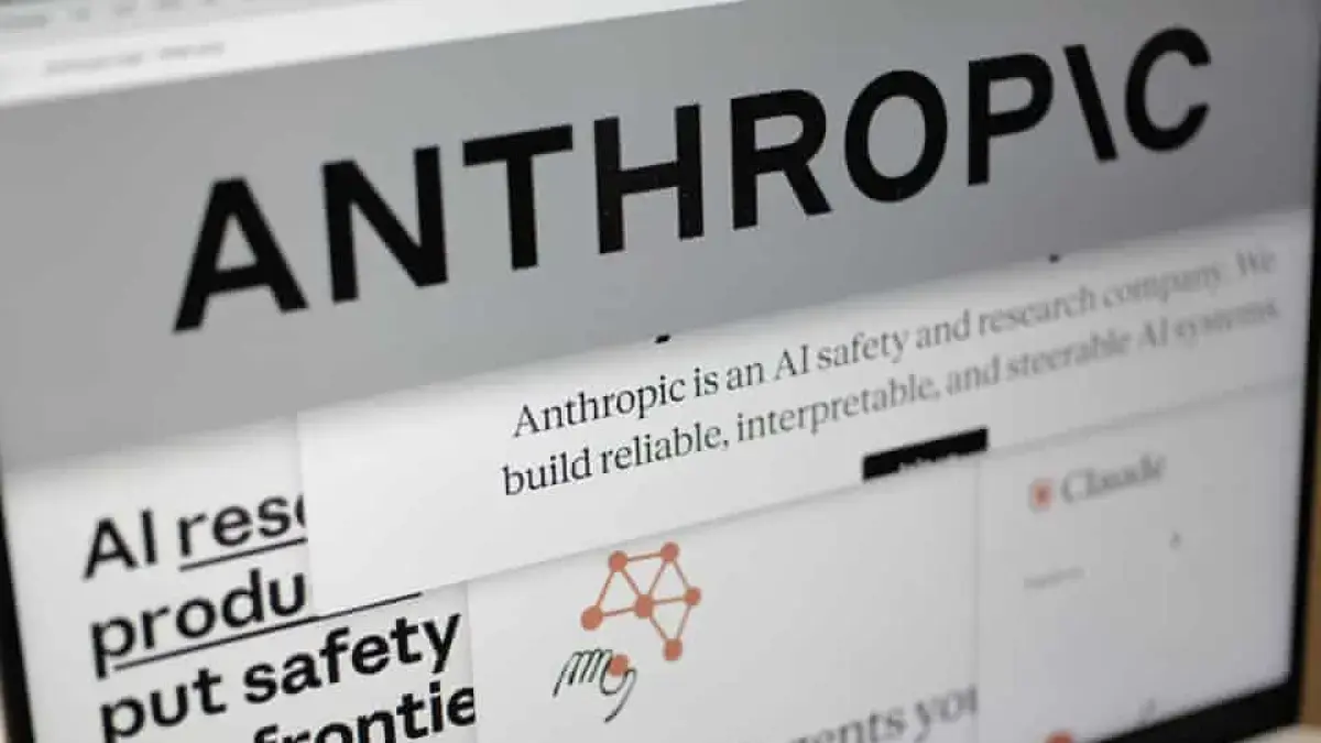Halaman situs Anthropic dan logo perusahaan dalam layar komputer / Foto: The Guardian