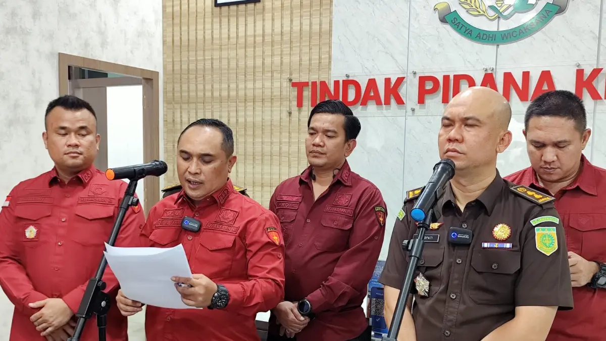 Aspidsus Kejaksaan Tinggi Kepri, Ismail Fahmi saat konferensi pers. F. Mohamad Ismail/Batam Pos