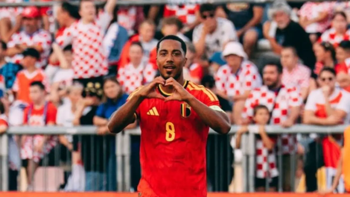 Gelandang Timnas Belgia Youri Tielemans merayakan keberhasilannya mencetak gol ke gawang Timnas Kroasia pada pertandingan persahabatan di Stadion HNK, Rijeka, Selasa (2/6/2026) waktu setempat. (x.com/BelRedDevils)