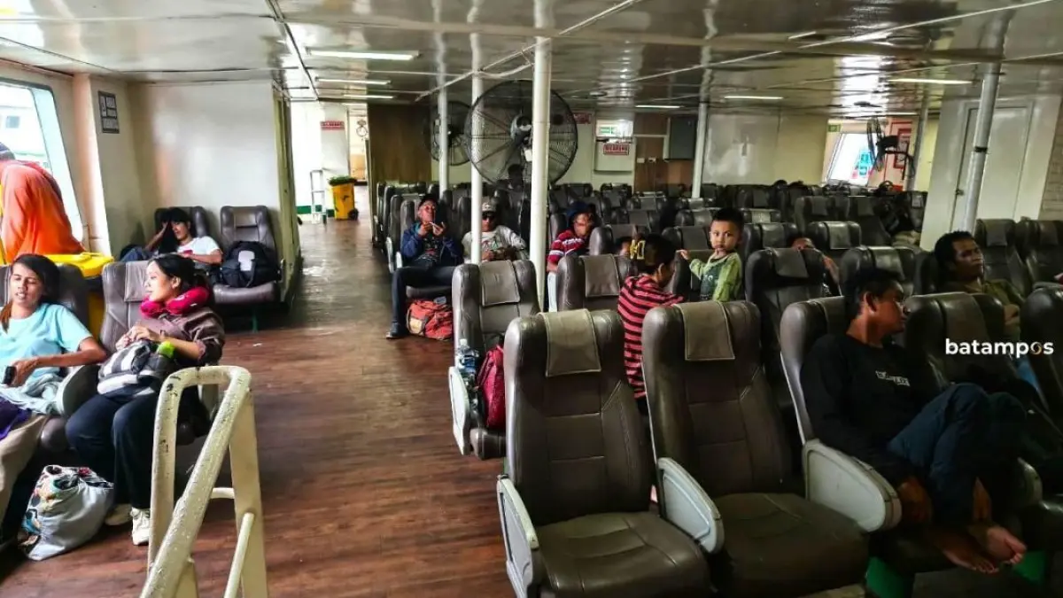 Suasana di dalam Kapal Lome tujuan Punggur – Buton. Foto Abdul Rozak
