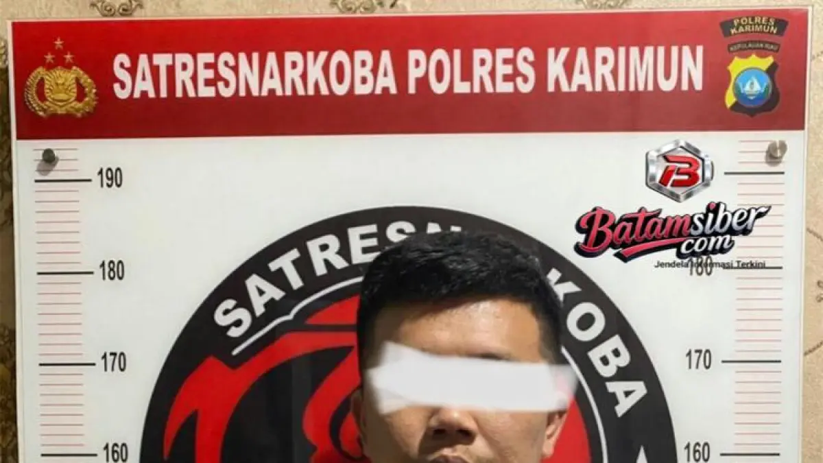 Briptu Johan alias Apek itu kini ditahan di Polres Karimun untuk menjalani proses hukum lebih lanjut.