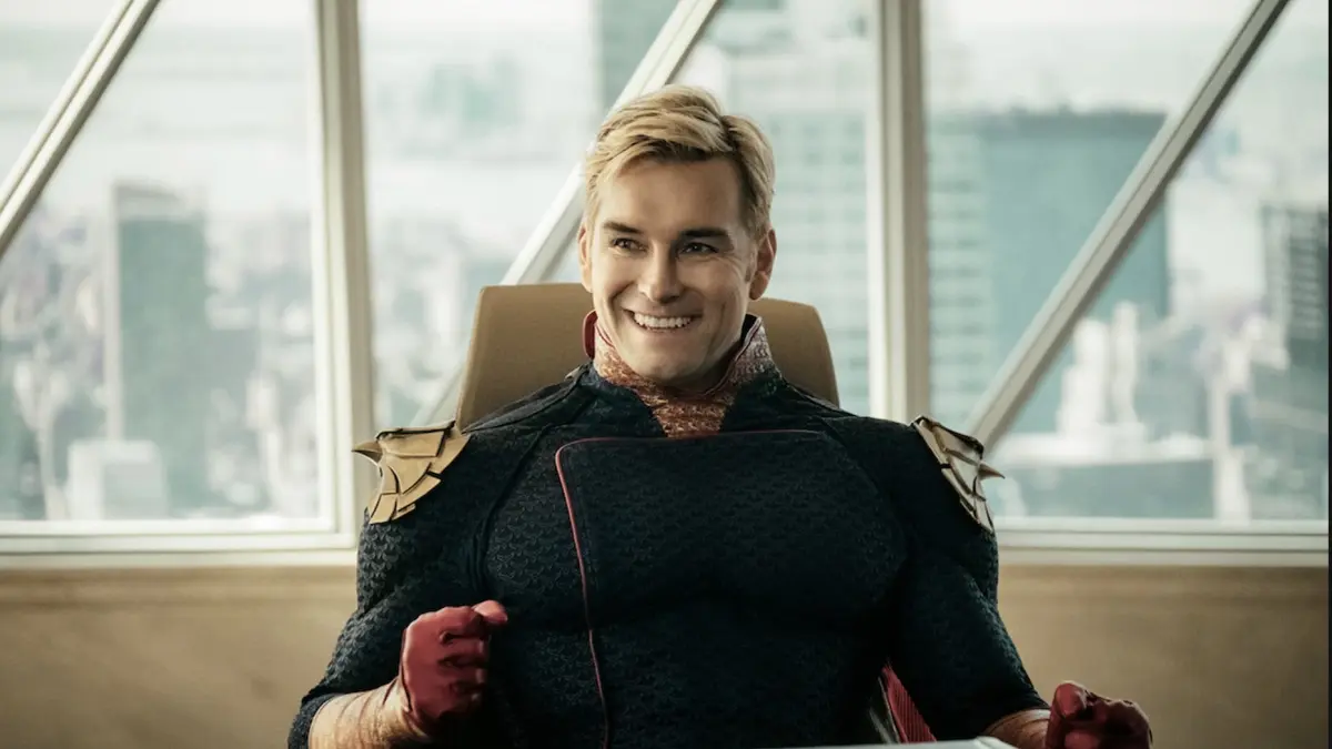 Kostum serial The Boys Homelander dilelang. (x.com/home_b0ys)