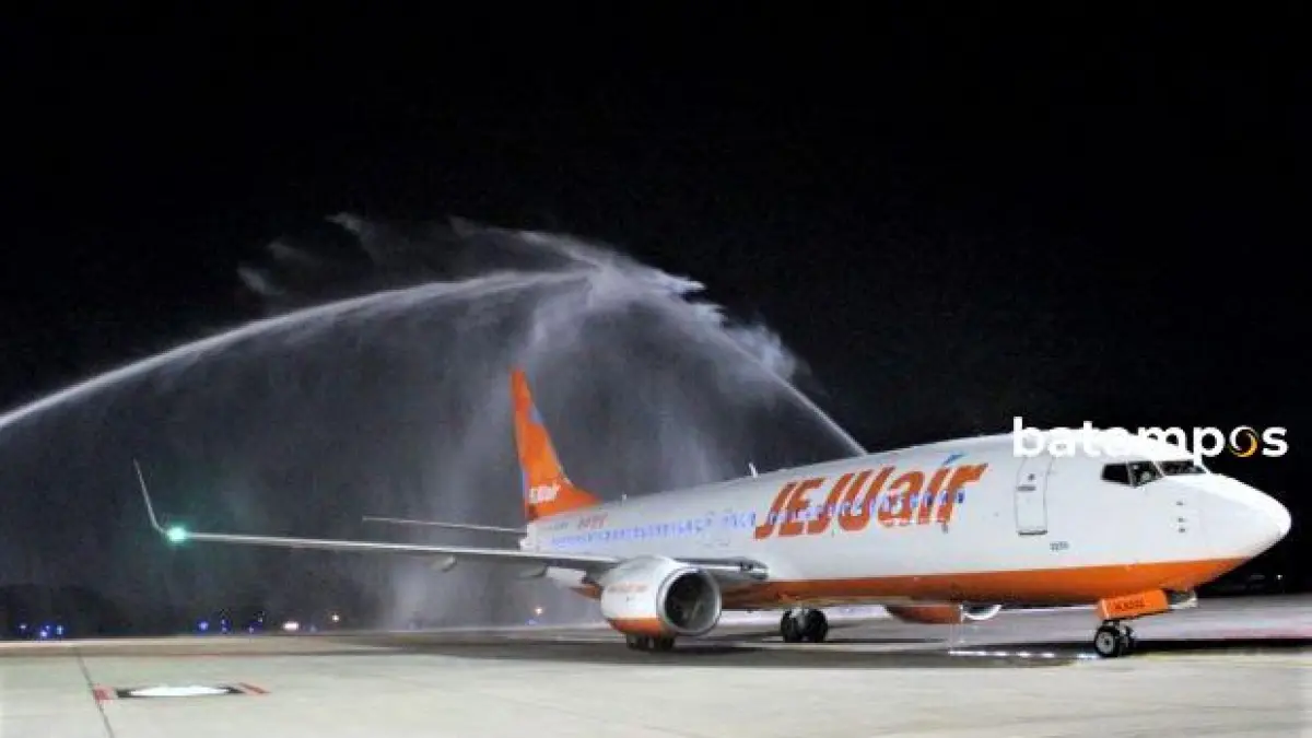 Maskapai Jeju Air Saat Landing di Bandara Internasional Hang Nadim Batam. Foto: BIB untuk Batam Pos