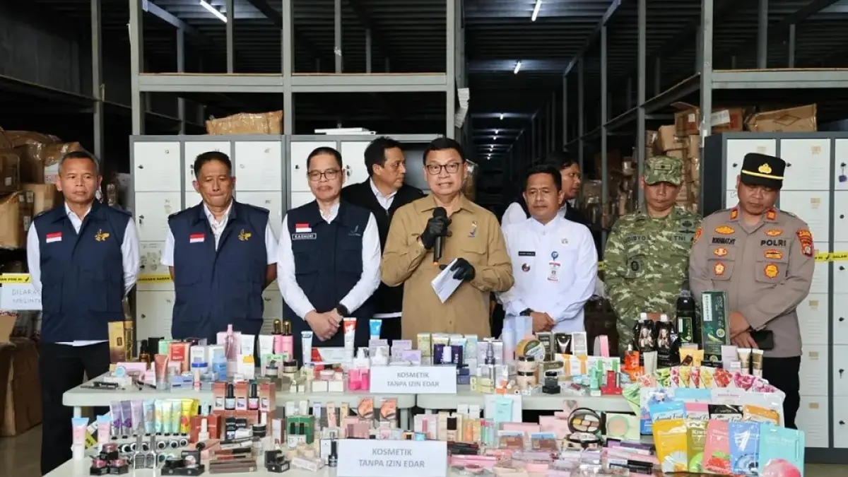 Badan Pengawas Obat dan Makanan (BPOM) menemukan lebih dari 2 juta produk kosmetik impor ilegal di sebuah gudang di Bojong Nangka, Kelapa Dua, Kabupaten Tangerang, Banten. (BPOM)