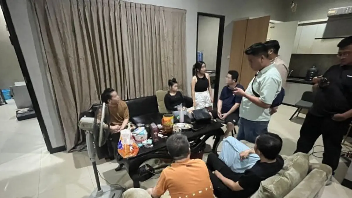 Kantor Imigrasi Semarang bersama Kantor Wilayah Direktorat Jenderal Imigrasi Jawa Tengah mengamankan 4 WNA Tiongkok diduga jaringan love scamming dalam operasi pengawasan keimigrasian di kawasan Puri Anjasmoro, Semarang Barat, Jawa Tengah, Kamis (4/6/2026). (ANTARA/HO-Humas Ditjen Imigrasi)

