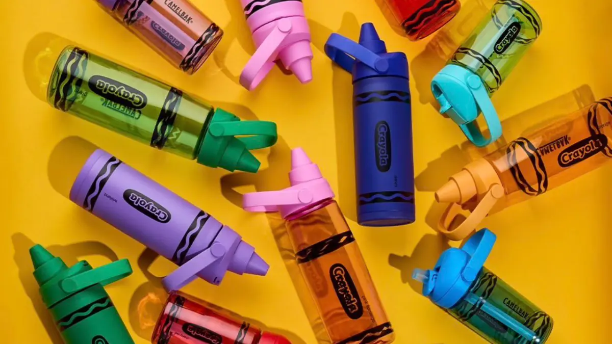 Crayola dan CamelBak merilis botol minuman unik bertema crayon. (x.com/justfreshkicks)
