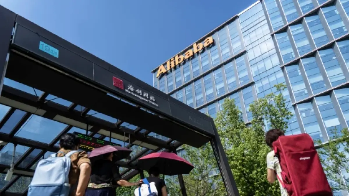 Kantor pusat Alibaba di Hangzhou, Tiongkok. Perusahaan ini menjadi salah satu perusahaan terlarang oleh Pentagon, AS. F Getty Images via CNBC