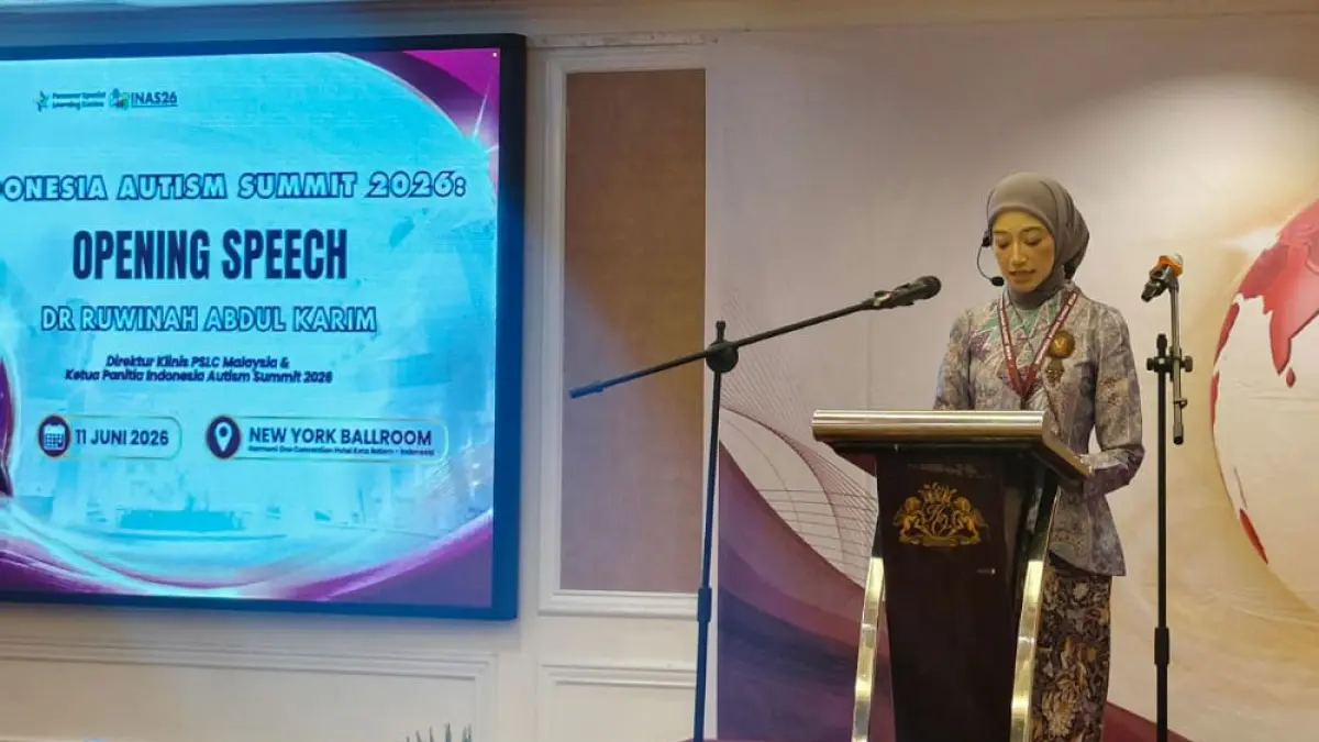Direktur PT Penawar Special Learning sekaligus Ketua Indonesia Autism Summit 2026 (INAS26), Dr. Ruwinah Abdul Karim, menyampaikan sambutan pada pembukaan INAS26 di Harmoni One Hotel Batam, Kamis (11/6). Forum internasional ini mendorong terwujudnya pendidikan dan lingkungan yang lebih inklusif bagi individu autistik melalui kolaborasi berbagai pemangku kepentingan. F. Rengga Y / Batam Pos