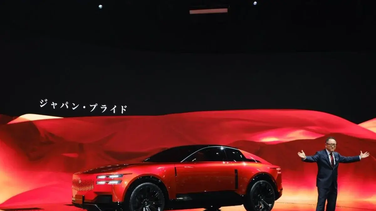 Ketua Dewan Direksi Toyota Motor Corporation Akio Toyoda mengenalkan subjenama baru di bawah TMC, Century, dalam ajang Japan Mobility Show 2025 di Tokyo Big Sight, Tokyo, Jepang, Rabu (29/10/2025). (ANTARA/HO-TAM)