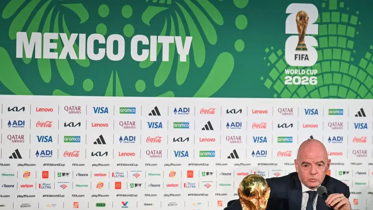 Presiden FIFA Gianni Infantino menyampaikan keterangan kepada wartawan pada sehari menjelang pembukaan Piala Dunia 2026 di Stadion Azteca, Mexico City, Meksiko, Rabu (10/6/2026). ANTARA FOTO/Aditya Pradana Putra/sgd
