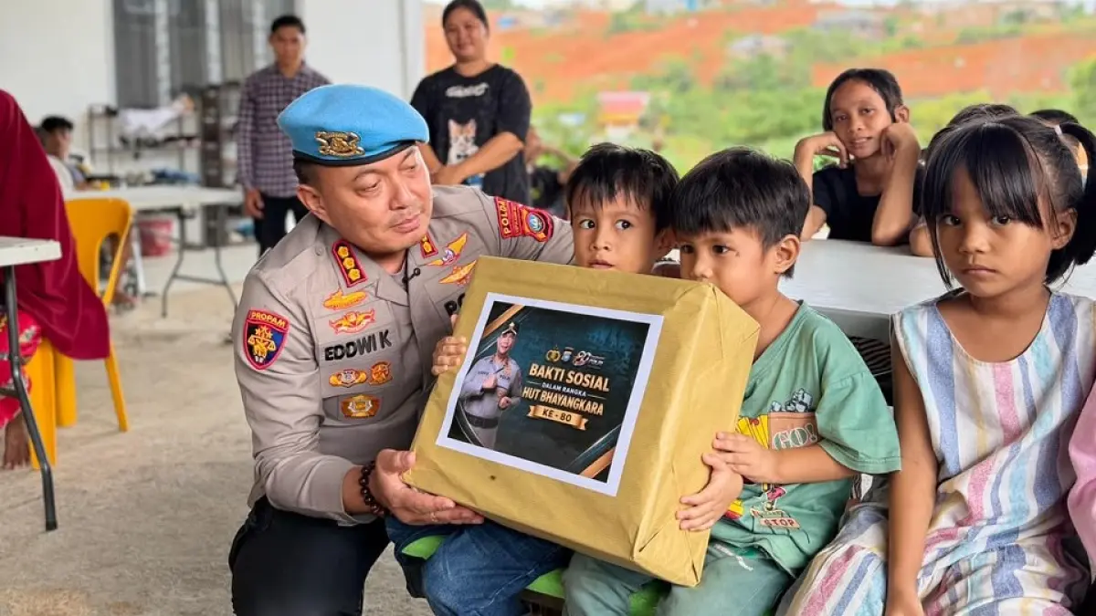 Bidpropam Polda Kepri menggelar kegiatan bakti sosial dengan menyalurkan bantuan kepada penghuni panti jompo dan panti asuhan di Yayasan True Love, Kecamatan Nongsa, Kota Batam, Jumat (12/6).