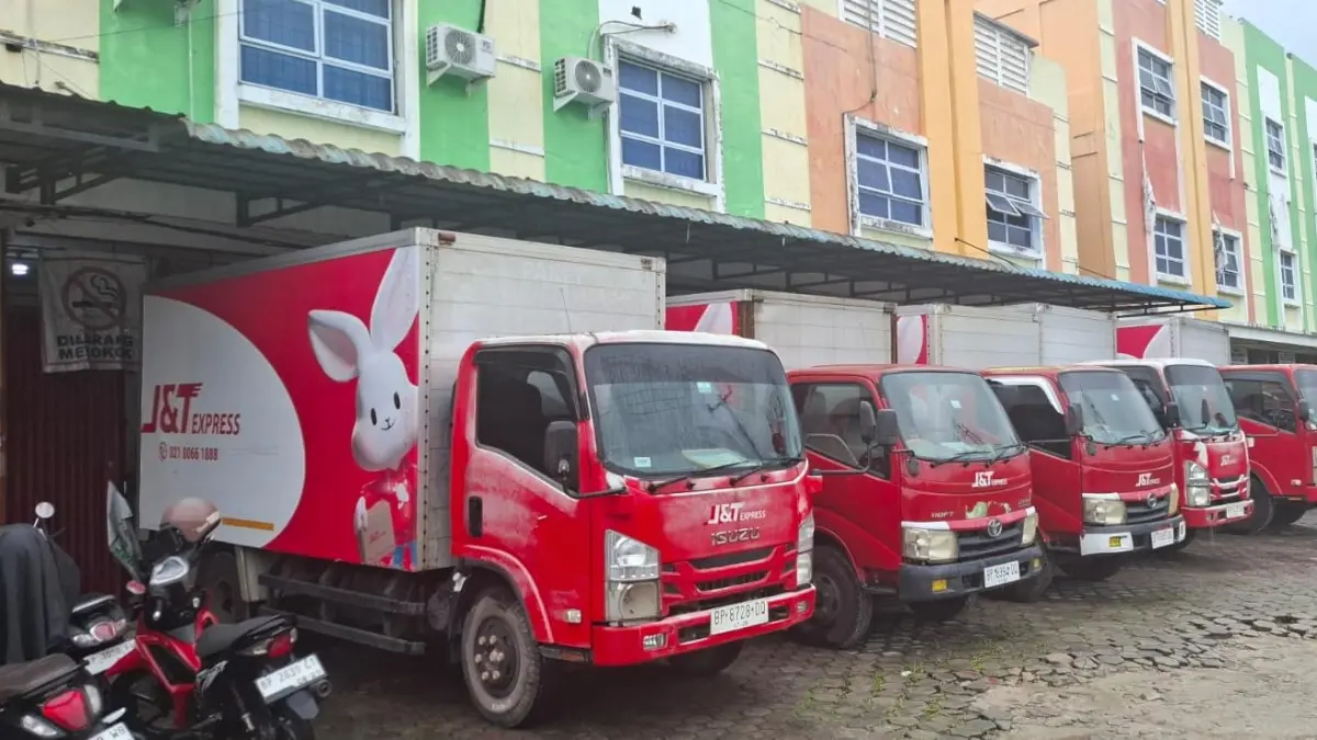ILUSTRASI mobil ekspedisi J&T di Tanjungpinang. F Slamet Nofasusanto/Batam Pos