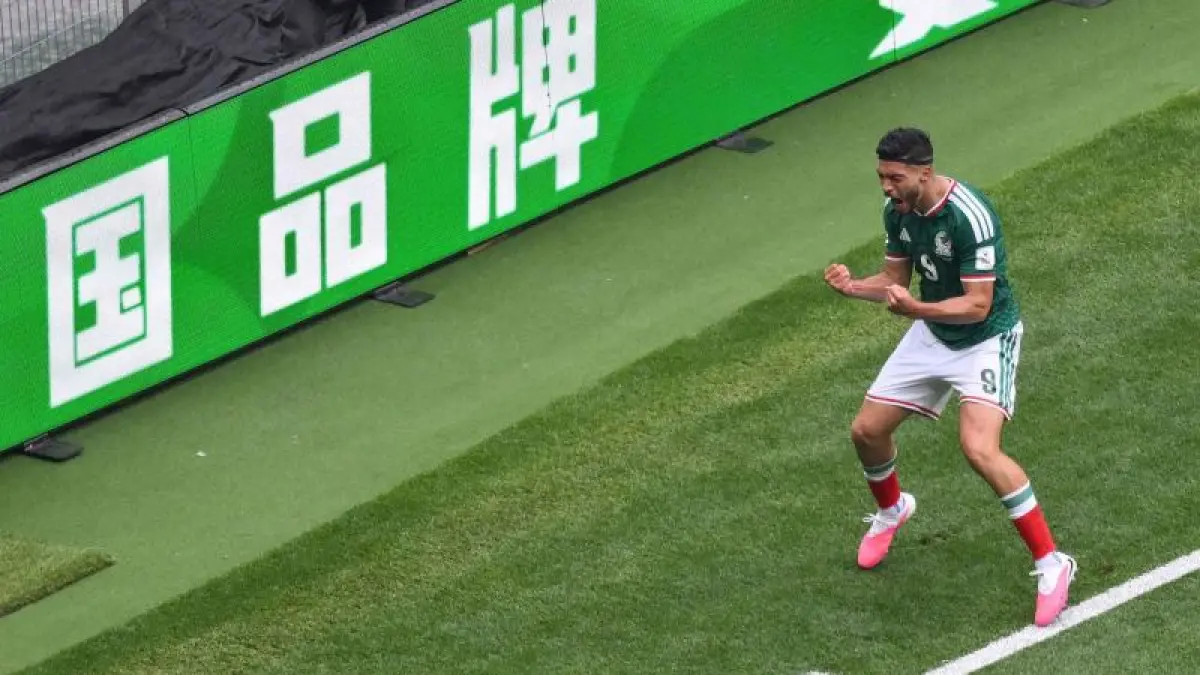 Pesepak bola Tim Nasional Meksiko Raul Jimenez berselebrasi usai membobol gawang Timnas Afrika Selatan dalam laga pembuka Grup A Piala Dunia 2026 di Stadion Azteca, Mexico City, Meksiko, Kamis (11/6/2026). Meksiko menang dengan skor 2-0 dalam pertandingan itu. ANTARA FOTO/Aditya Pradana Putra/YU

