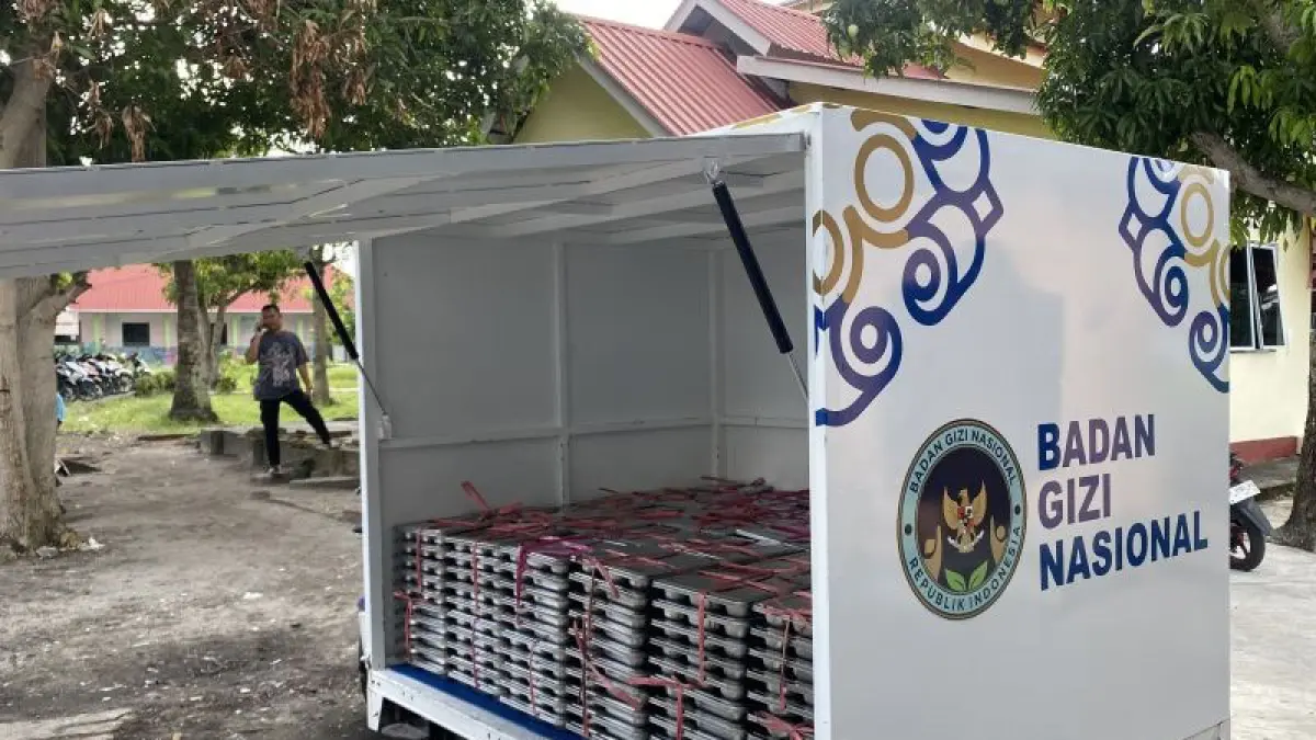 Sebanyak 77 dapur MBG di Kepulauan Riau sempat menghentikan operasional sementara karena keterlambatan pencairan dana, namun mulai kembali beroperasi setelah sebagian dana operasional disalurkan.   F. ANTARA/Amandine Nadja.
