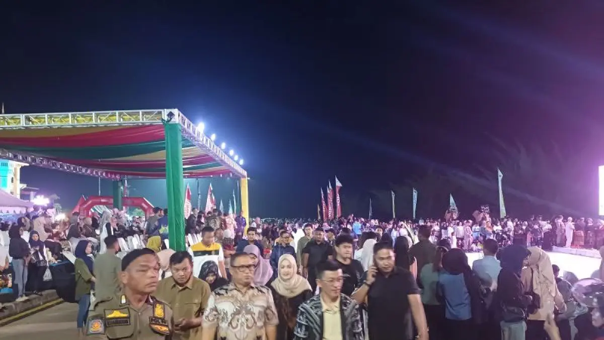  Pemerintah Provinsi Kepulauan (Kepri) dan TVRI menghadirkan kegiatan Kemilau Nusantara dan Nonton Bareng Piala Dunia 2026 perdana di kawasan Taman Gurindam 12, Kota Tanjungpinang, Sabtu (13/6/2026) malam. ANTARA/Ogen
