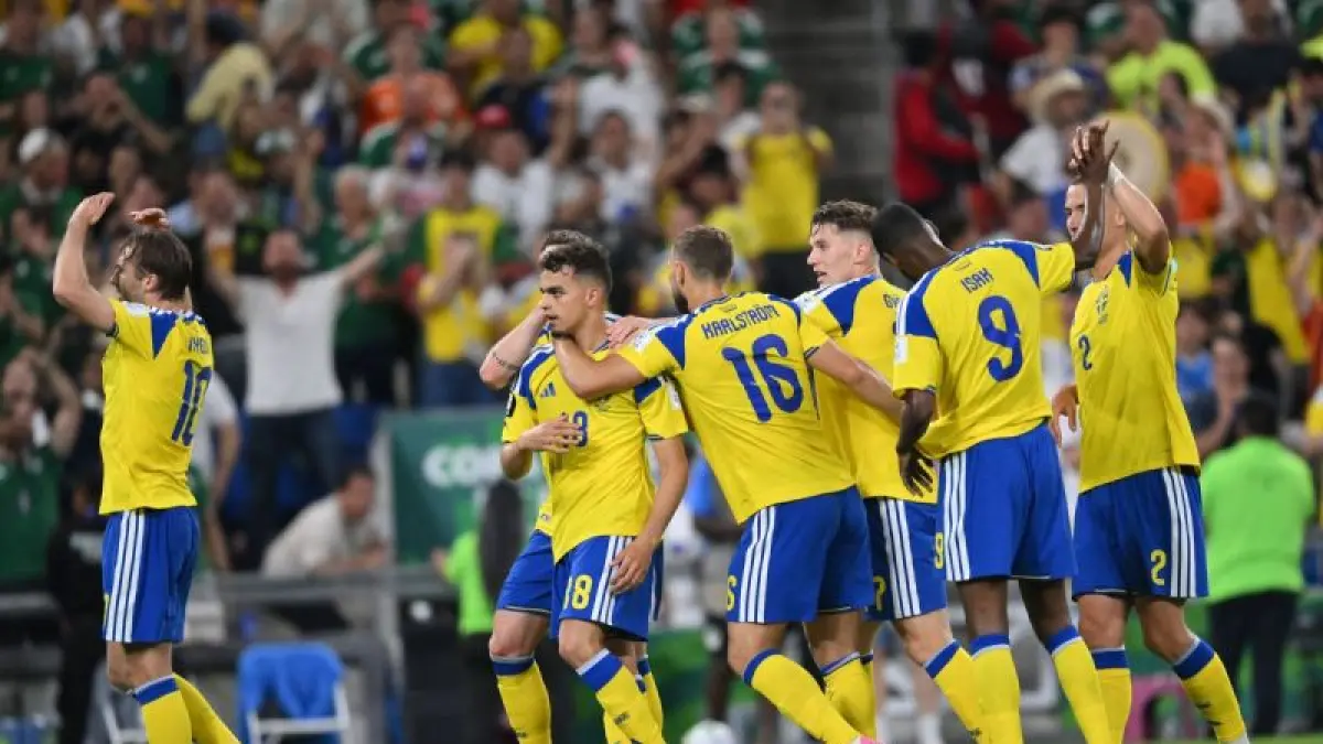Pesepak bola Swedia berselebrasi usai membobol gawang Tunisia dalam pertandingan penyisihan Grup F Piala Dunia 2026 di Stadion Banco Bilbao Vizcaya Argentaria (BBVA), Monterrey, Meksiko, Minggu (14/6/2026) waktu setempat. ANTARA FOTO/Aditya Pradana Putra/tom.