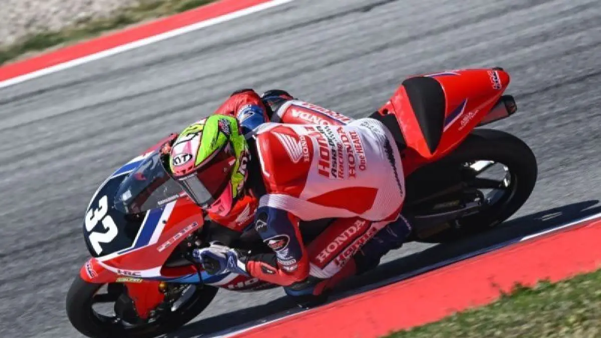 Muhammad Kiandra Ramadhipa saat tampil pada putaran pertama Kejuaraan Dunia Moto3 Junior 2026 di Circuit de Barcelona-Catalunya, Spanyol, Minggu (24/5/2026). (ANTARA/HO-AHM) 