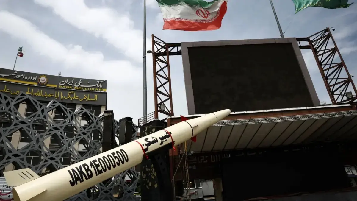 Replika simbolis rudal Iran dipamerkan di Teheran, di tengah gencatan senjata antara AS dan Iran (The Jerusalem Post)