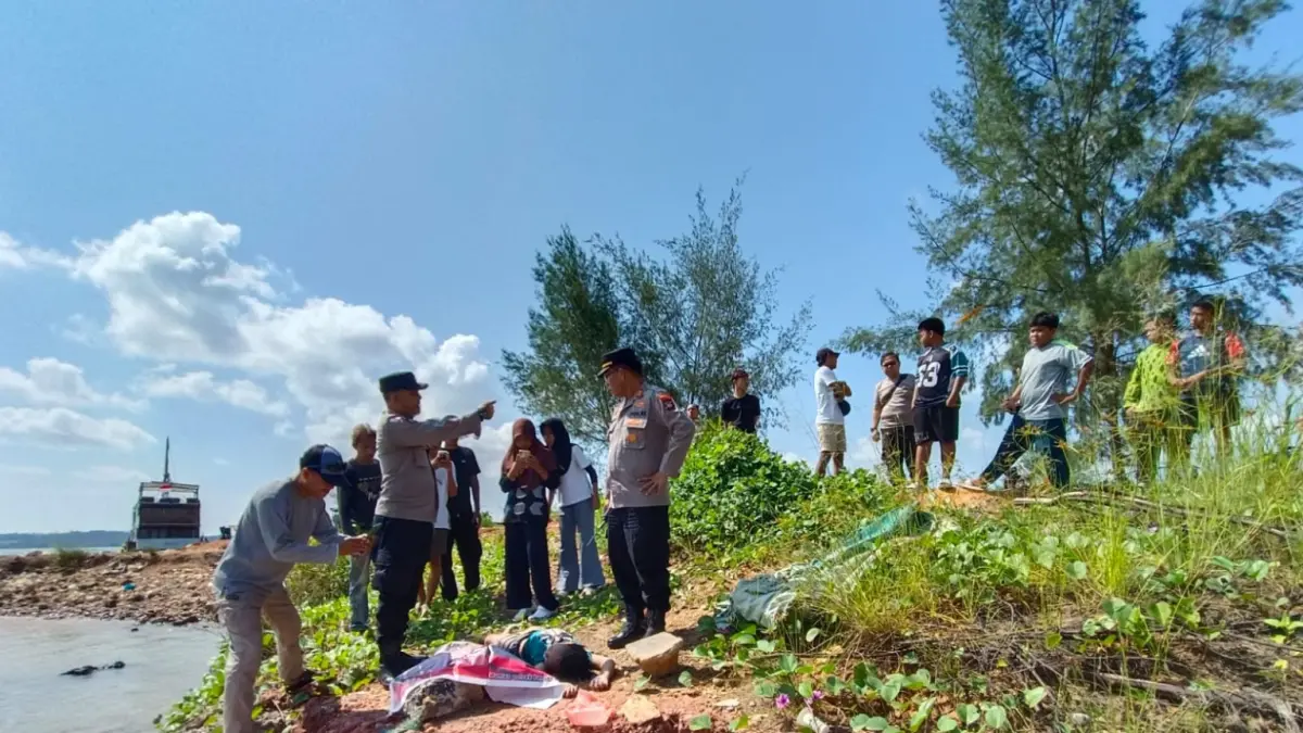 Seorang bocah laki-laki berinisial MD, 7, ditemukan tewas di Perairan Kanal Golden Prawn, Kecamatan Bengkong, Minggu (14/6) pagi.