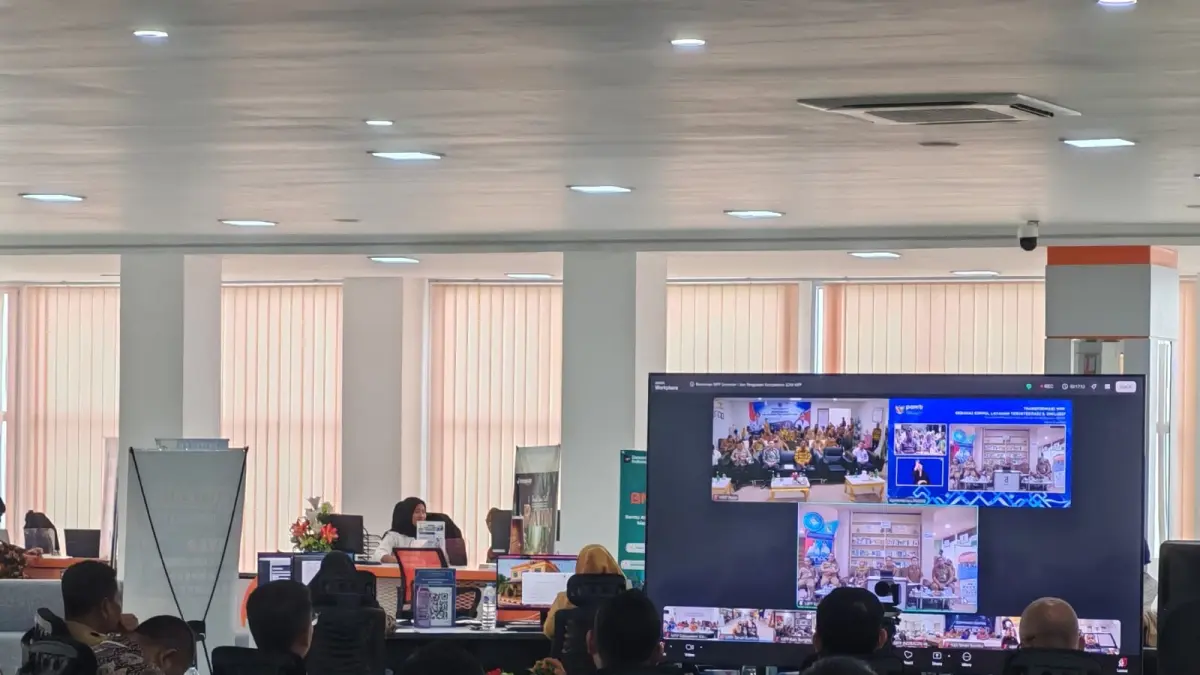 Bupati dan Wakil Bupati serta para pimpinan FKPD mengikutri gran opening MPP Karimun secara daring. F Sandi Pramosinto/Batam Pos