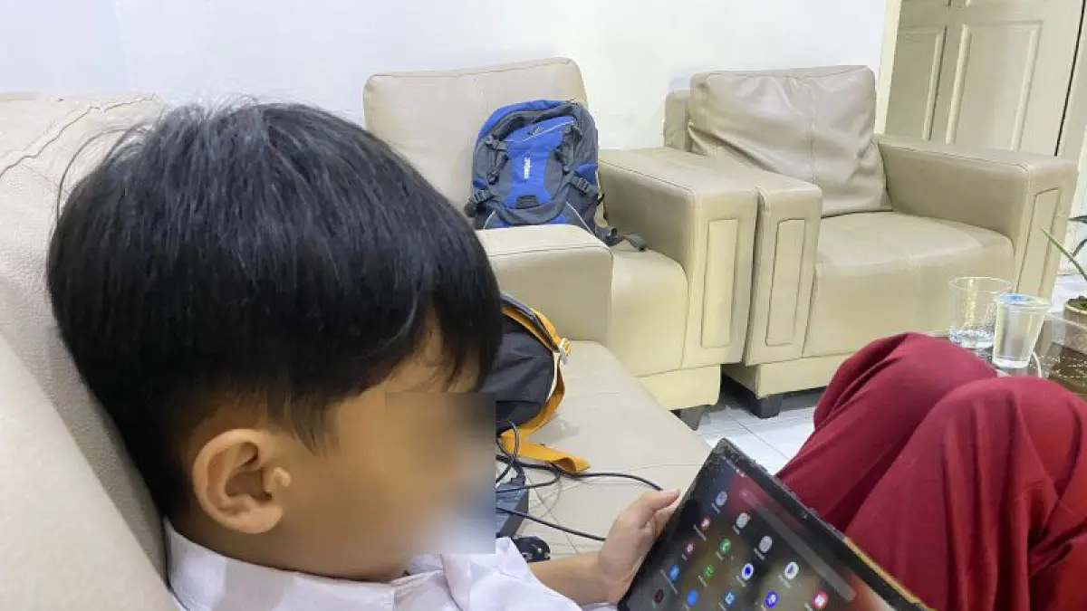 Illustrasi - Murid sedang menggunakan perangkat digital. (ANTARA/Amandine Nadja) 
