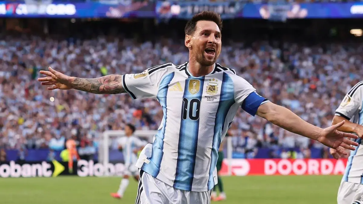 Lionel Messi jattrick ke gawang Aljazair.