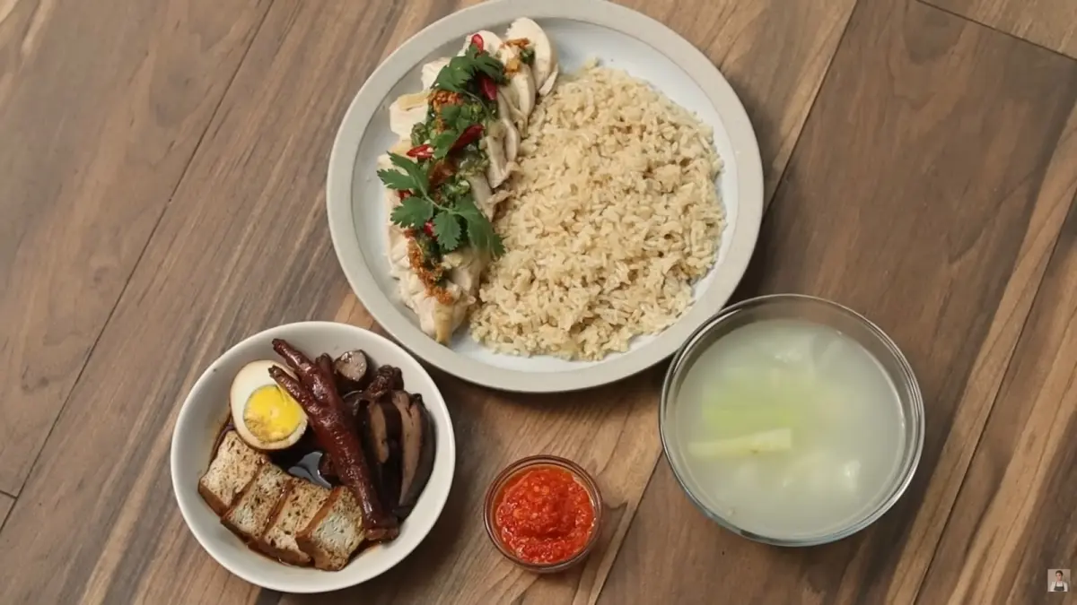 Nasi ayam hainan. (tangkapan layar youtube.com/@devinahermawan)