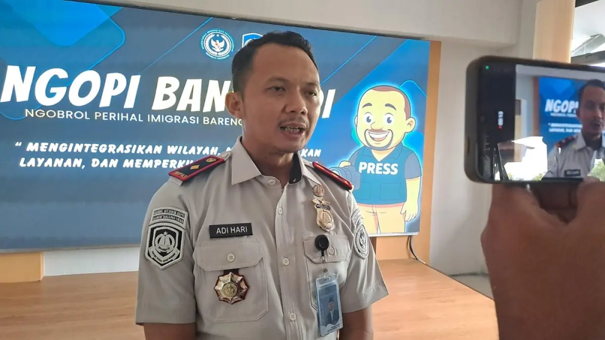 Kepala Kantor Imigrasi Kelas II TPI Tanjunguban, Adi Hari Pianto. F. Slamet Nofasusanto/Batam Pos
