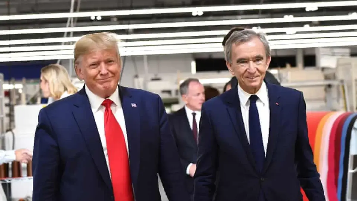 Bernard Arnault dan Donald Trump menghadiri pembukaan pabrik Louis Vuitton di Texas, Amerika Serikat (The Guardian)