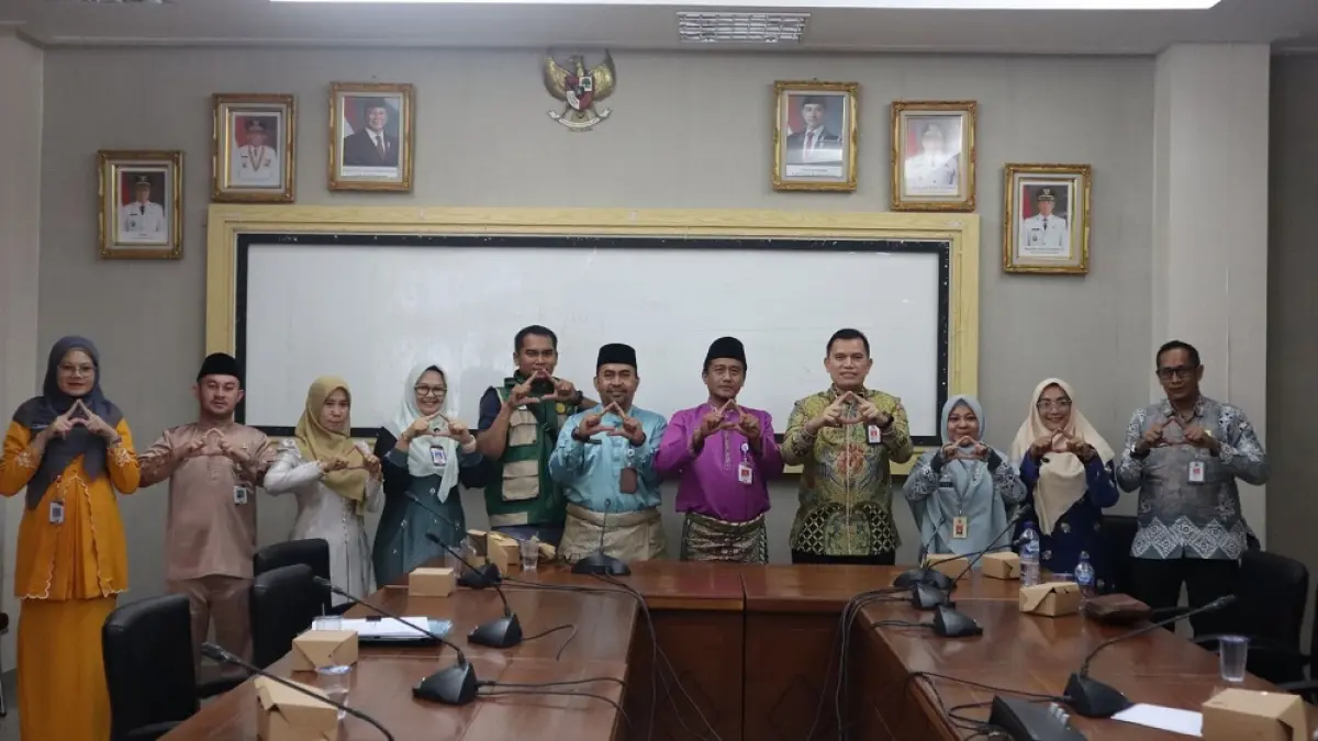 Kakanwil Kemenkum Kepri, Edison Manik foto bersama usai rakor pendaftaran dan pencatatan potensi KI di Anambas. F. Kemenkum Kepri untuk Batam Pos