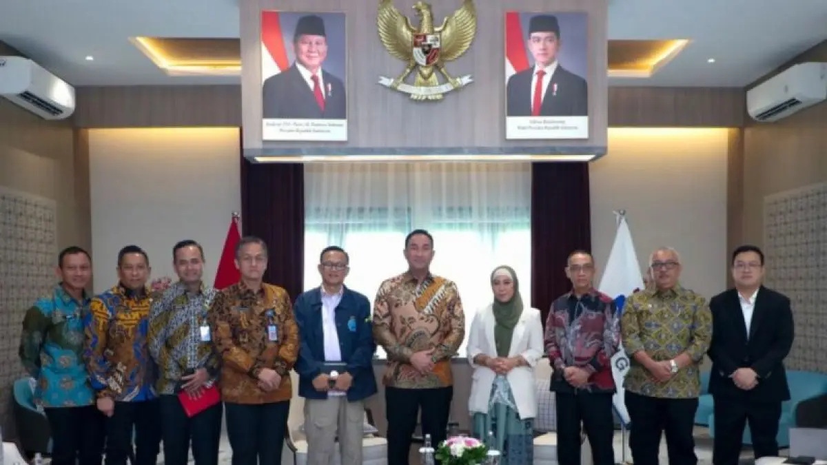 Kepala BNN RI Komjen Pol. Suyudi Ario Seto (ke6 kiri) saat audiensi dengan Menteri Komdigi Meutya Hafid (keempat kanan), di Jakarta, Kamis (11/6/2026). F BNN RI via Antara