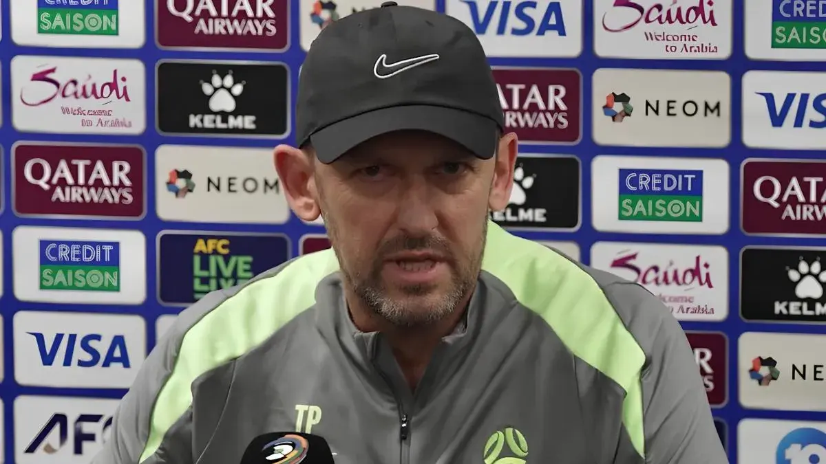 Pelatih timnas Australia Tony Popovic dalam jumpa pers pra-laga melawan timnas Indonesia, Rabu (19/3/2025). (ANTARA/Tangkapan layar YouTube Football Australia)
