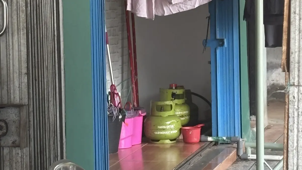 Penggunaan LPG subsidi 3 kilogram atau gas melon di salah usaha laundry di Batam.