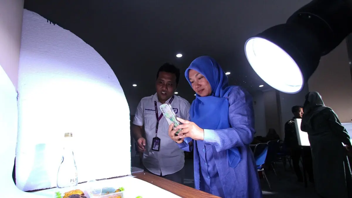 Salah seorang pelaku UMKM di Gresik yang mendapatkan pelatihan digital. (Istimewa)