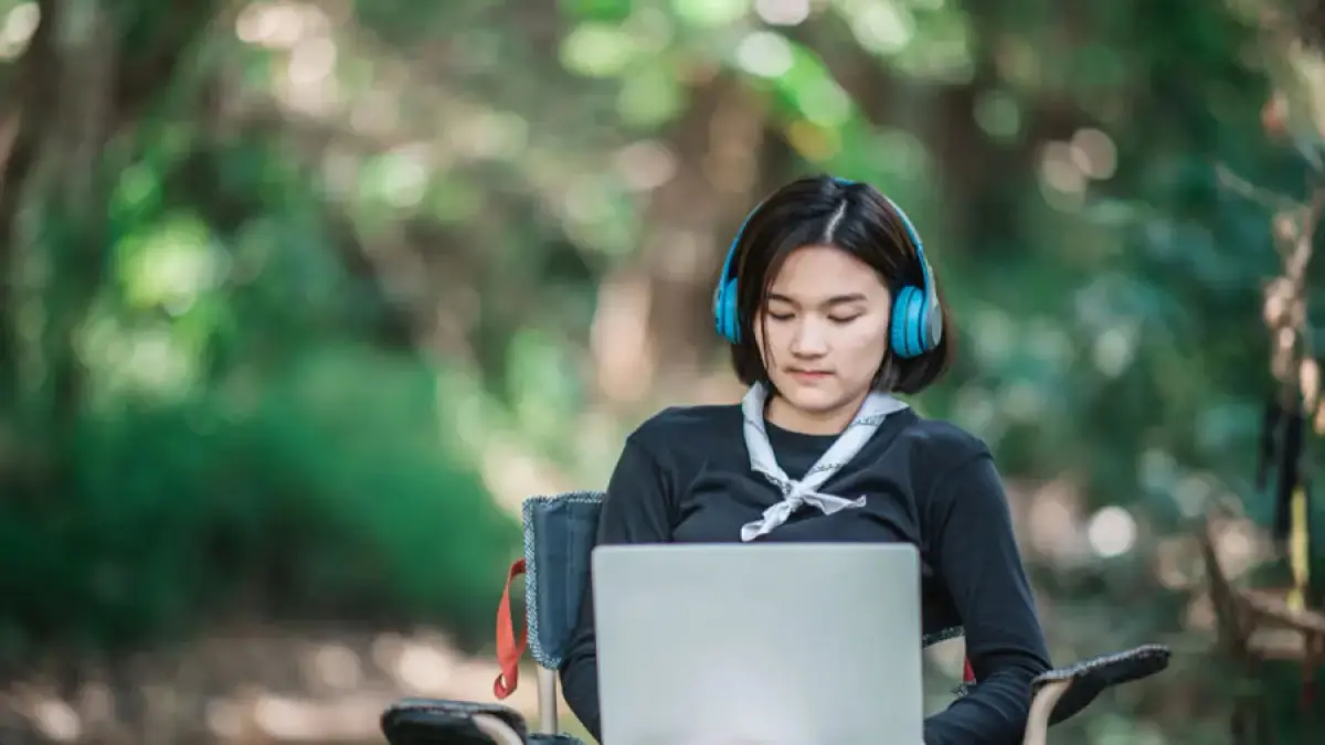 Alasan generasi muda gen Z lebih benci AI dibanding generasi boomer dan gen X / foto : Magnific/ jcomp