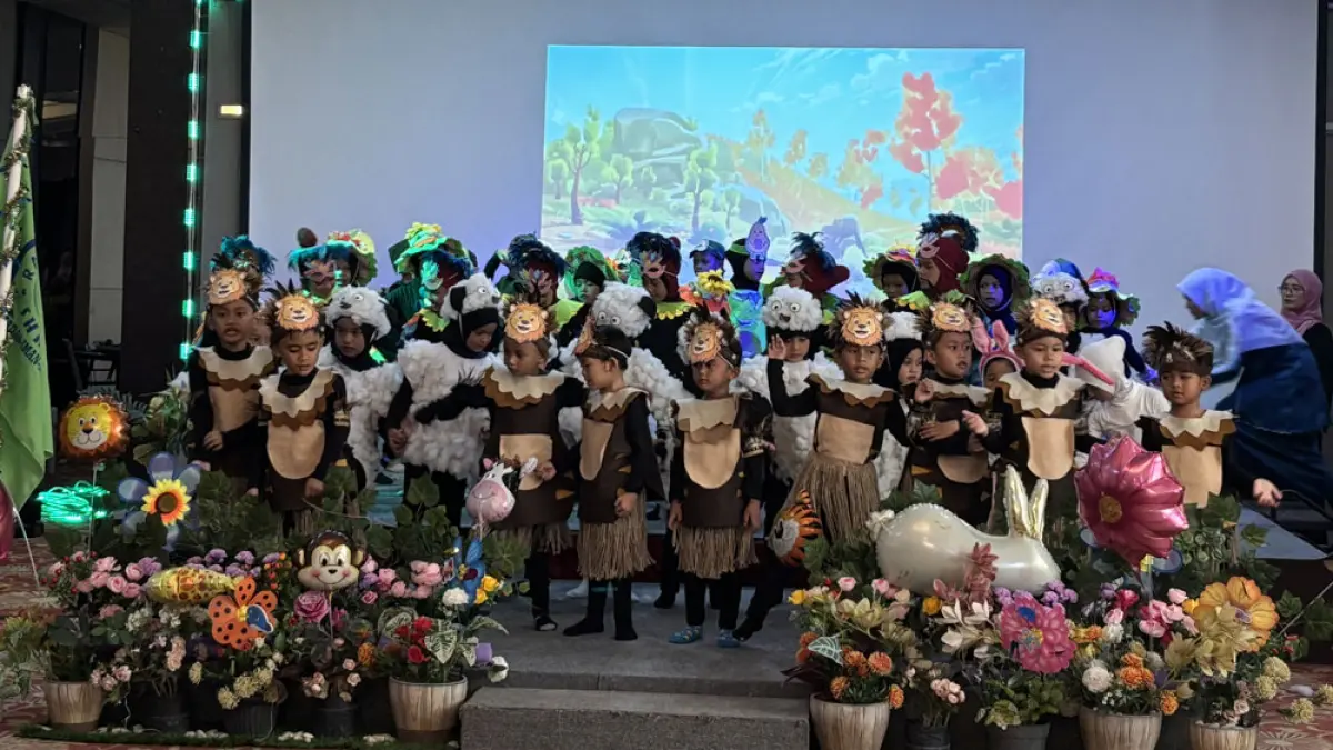 Berbagai penampilan ditampilkan siswa siswi RA Shafa Botania Garden di hadapan orang tua dan tamu undangan, mulai dari tarian, nyanyian, hingga pertunjukan kreatif lainnya.   F. Yashinta / Batam Pos