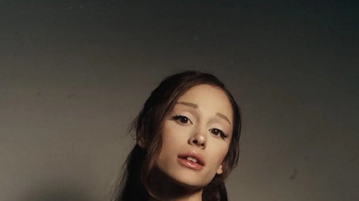 Ariana Grande umumkan tracklist Petal. (x.com/arianagbnewsnet)
