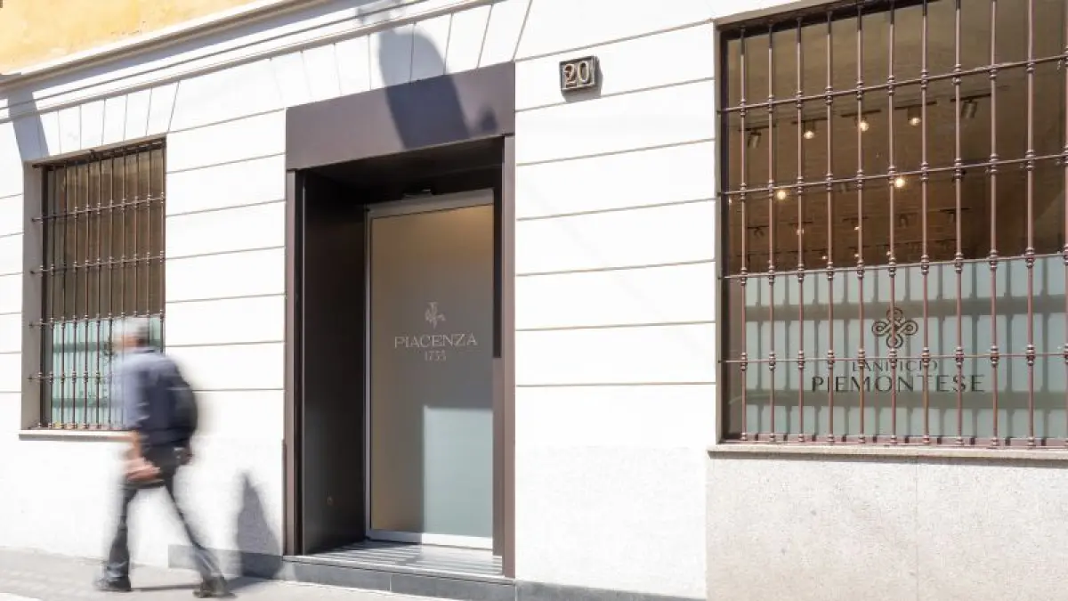 Piacenza Group resmikan kantor dan showroom baru di Milan. (it.linkedin.com/company/piacenza-group)