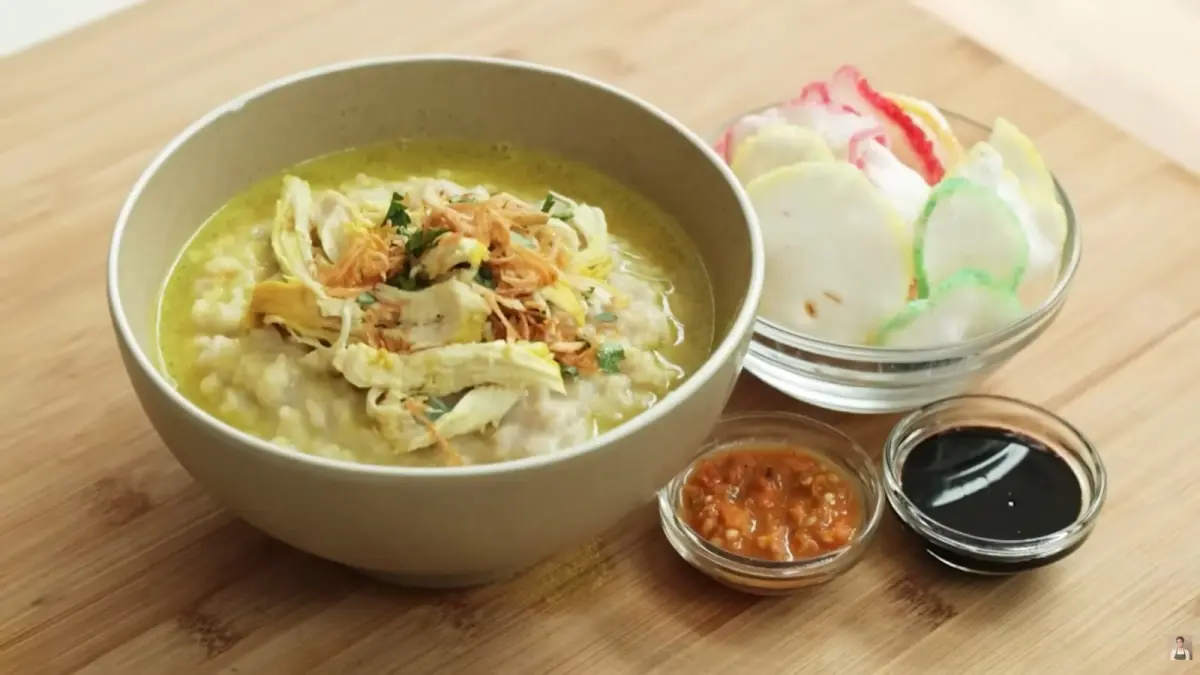 Bubur ayam. (Tangkapan layar youtube.com/@devinahermawan)