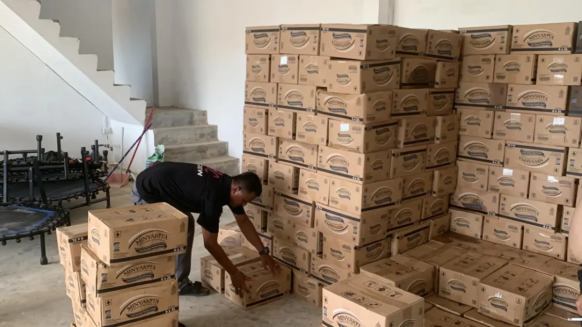 Sempat tidak terlihat di pasaran, ribuan dus minyakita bertahap masuk dan suplai ke Tanjungpinang, Bintan, hingga Lingga. F. Mohamad Ismail/Batam Pos