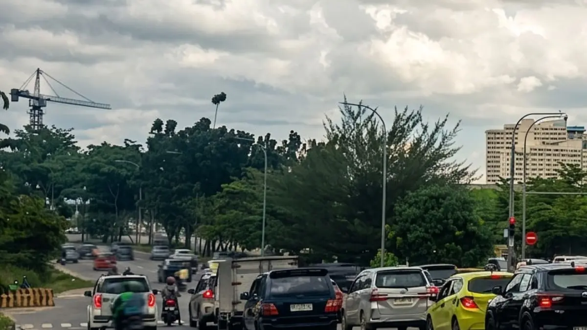 Simpang Baloi. dengan volume kendaraan yang padat. F. Eusebius / Batam Pos