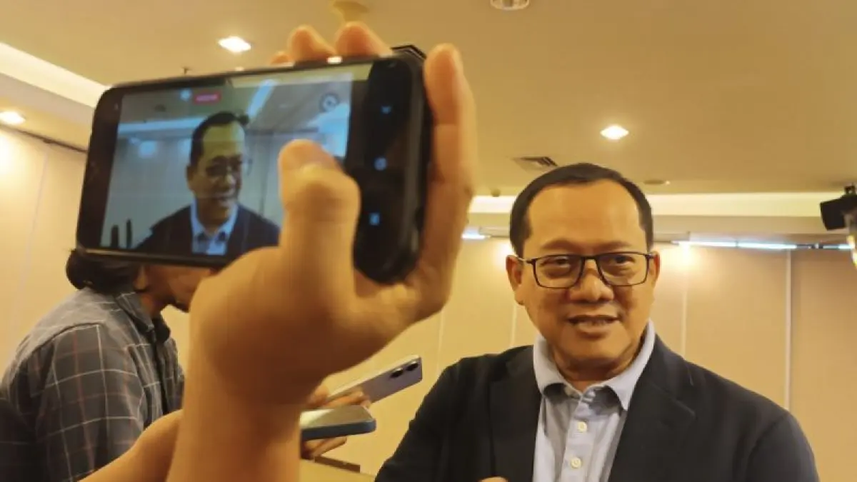 Wakil Ketua Bidang Ketenagakerjaan, Dewan Pimpinan Nasional (DPN) Apindo Darwoto memberi keterangan kepada media di Jakarta, Selasa (23/6/2026). F Khaerul Izan/Antara