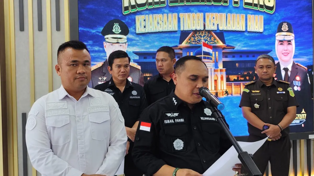 Asisten Tindak Pidana Khusus (Aspidsus) Kejati Kepri, Ismail Fahmi (kanan). F. Mohamad Ismail/Batam Pos