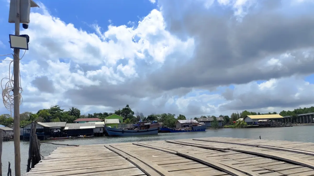 Kondisi pelabuhan rakyat di Dompak Tanjungpinang. CCTV dan lampu terpantau terpasang di dekat dermaga, Jumat (26/6). F. Mohamad Ismail/Batam Pos