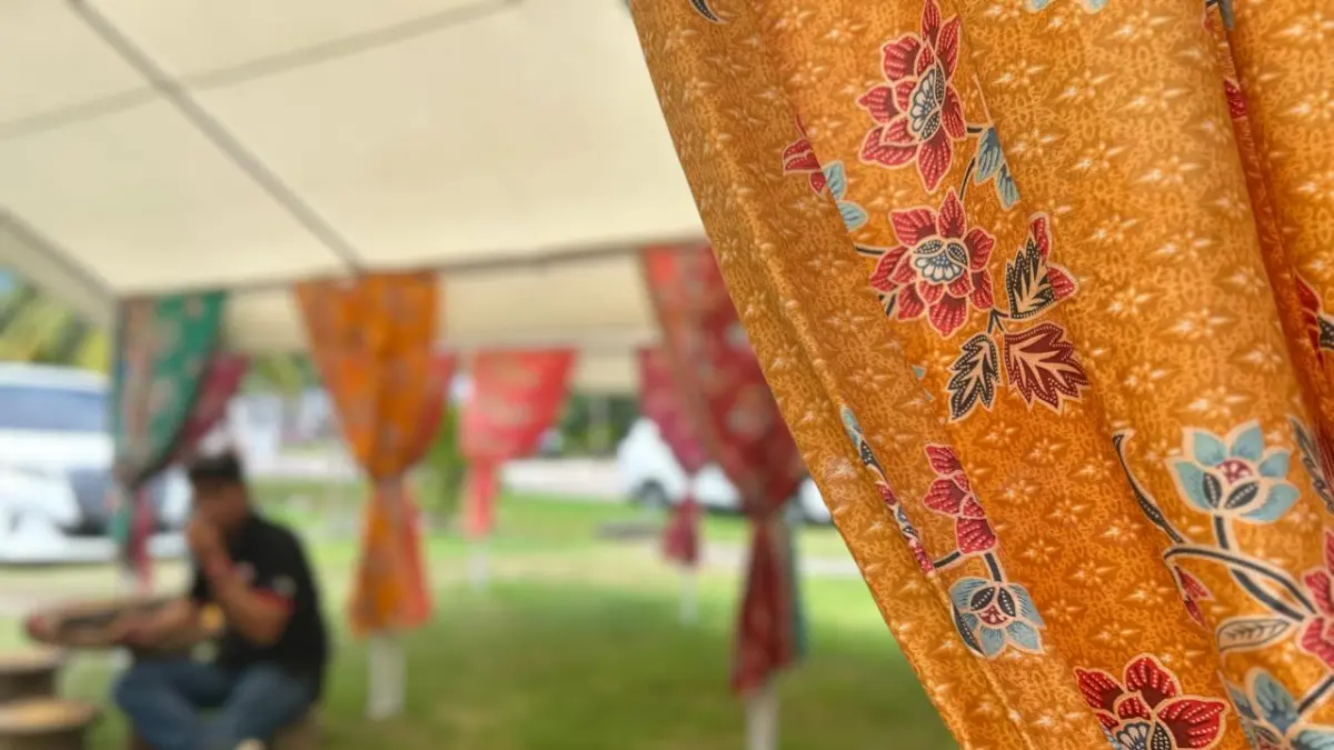 Lembaran batik di kawasan Rumah Batik Sri Wangsa di Kampong Bahagia, Mersing. F Chahaya Simanjuntak/Batam Pos