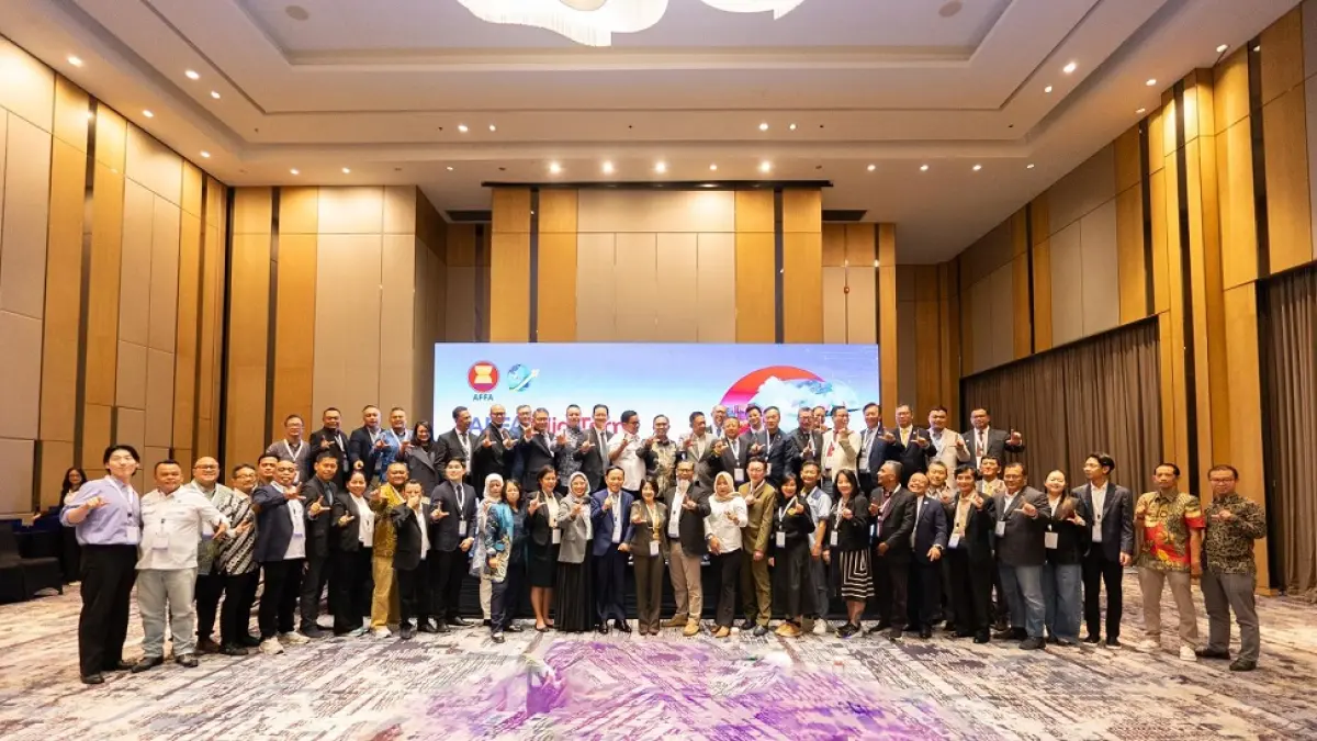 Perwakilan 10 negara Asean foto bersama usai pertemuan di acara ASEAN Federation of Freight Forwarders Associations (AFFA) di Marriott Hotel Harbour Bay, Batam, 26 Juni 2026 lalu. Foto:  Istimewa